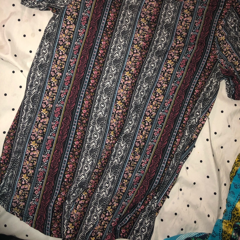 Cute top - Picture 2 of 2